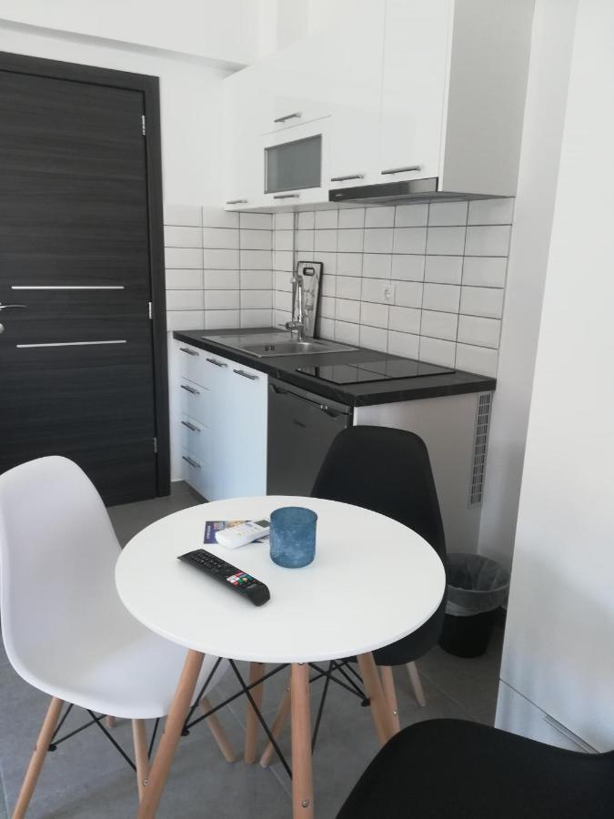 Aiolos Blu Luxury Apartment Nea Roda